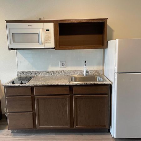 Woodspring Suites Detroit Мадисон-Хайтс Экстерьер фото