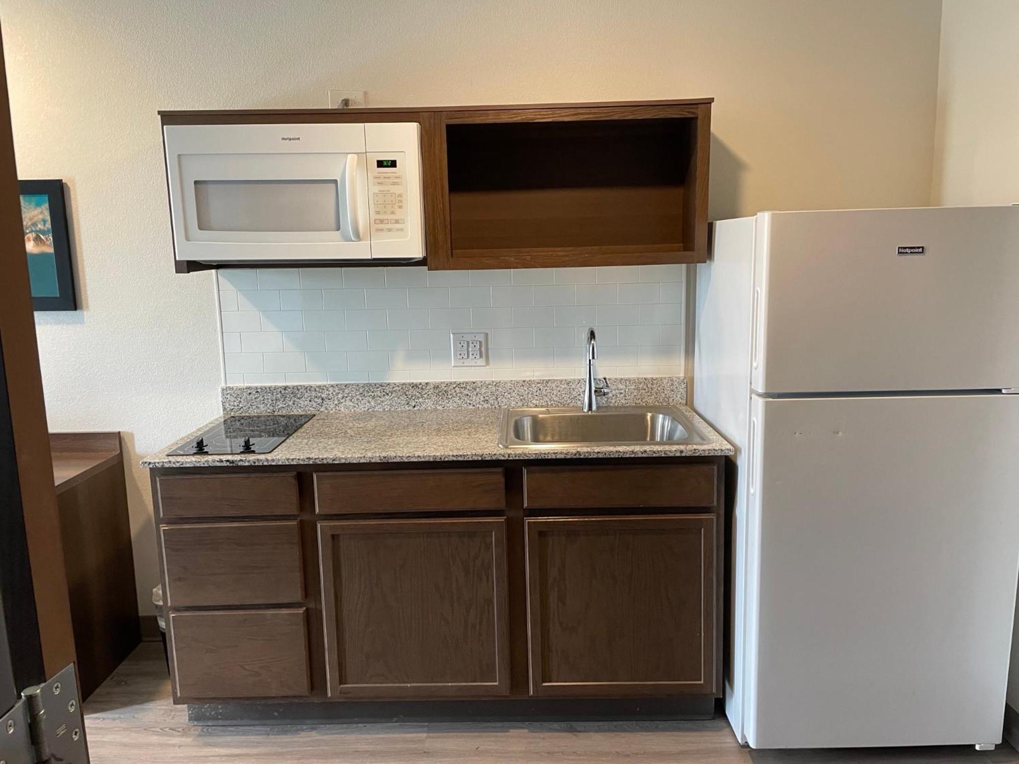 Woodspring Suites Detroit Мадисон-Хайтс Экстерьер фото