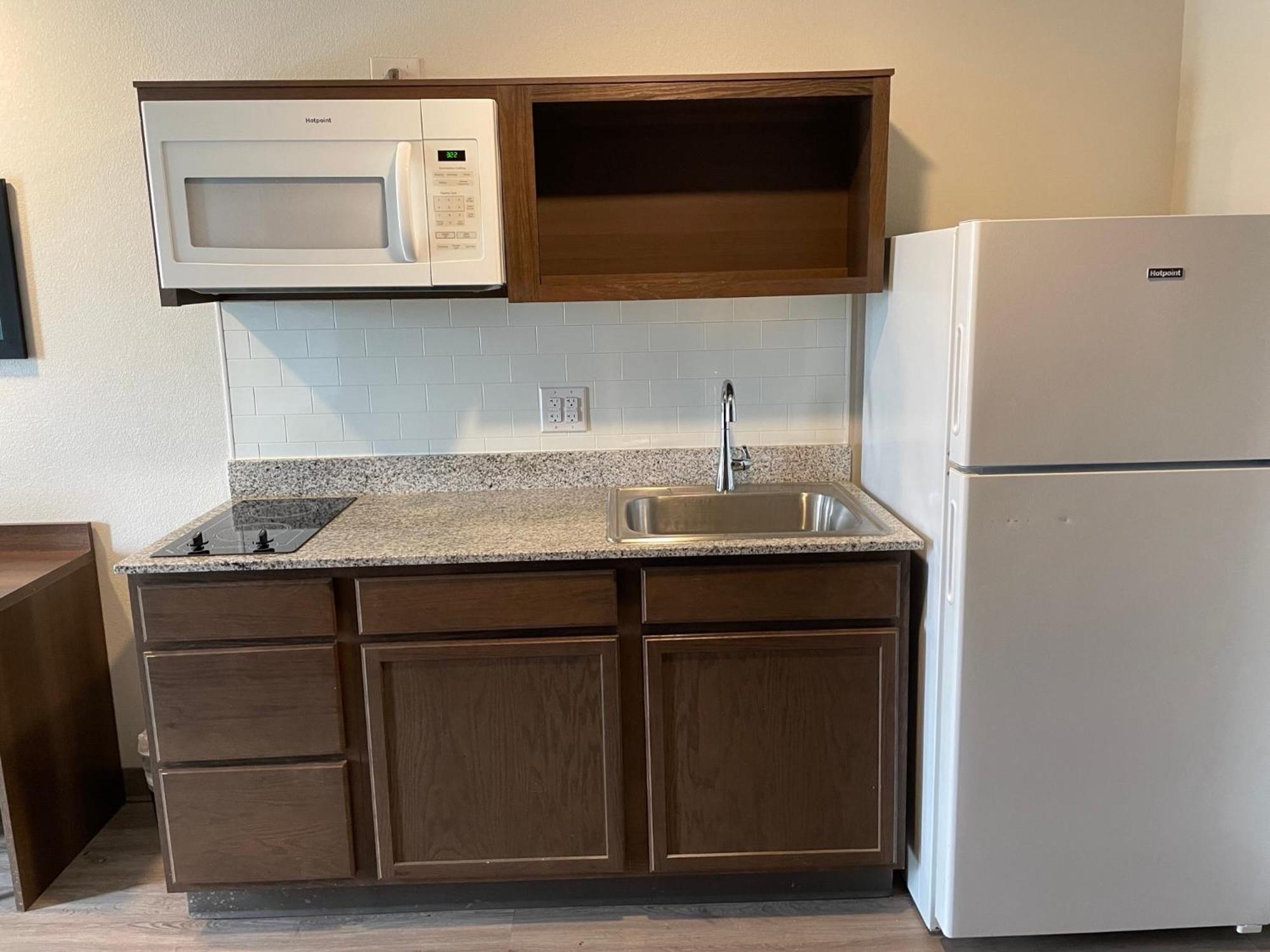 Woodspring Suites Detroit Мадисон-Хайтс Экстерьер фото